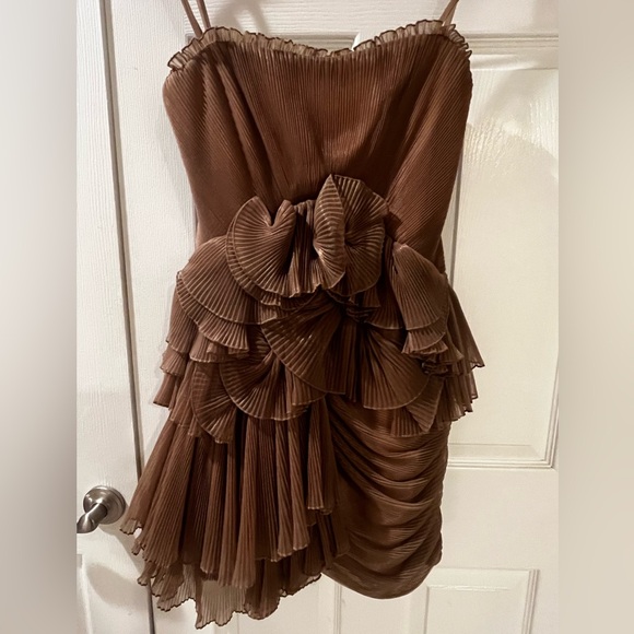 BCBG MaxAzaria Runway Ruffled Strapless Mini Dress Sz 6 - Picture 4 of 6